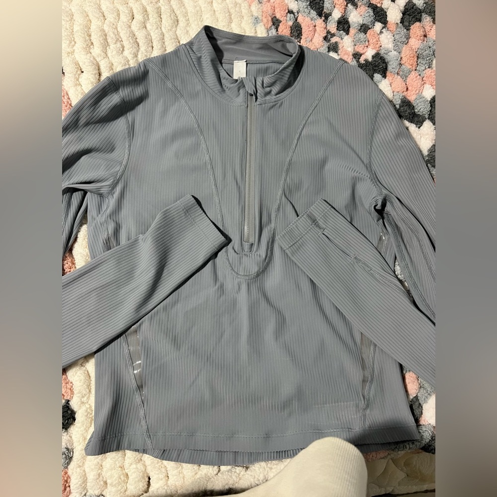 Lululemon top!